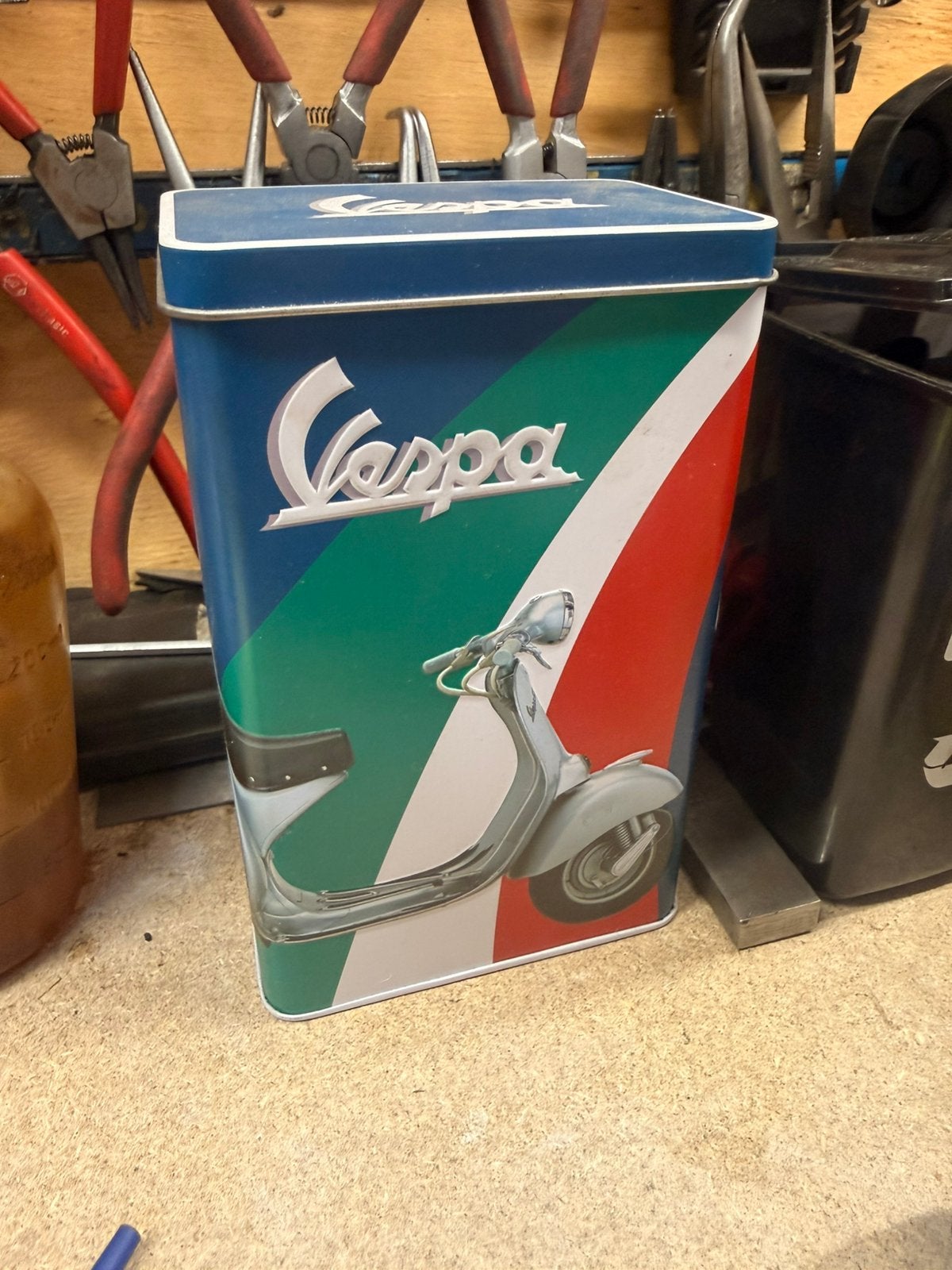 Vintage vespa doosjes en aluminium plaat piaggio, Ophalen