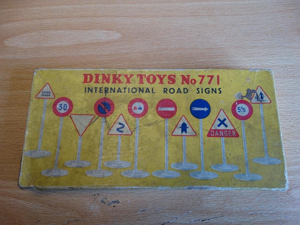 Dinkey toys, Ophalen of Verzenden, Zo goed als nieuw, 1:9 t/m 1:12, Auto