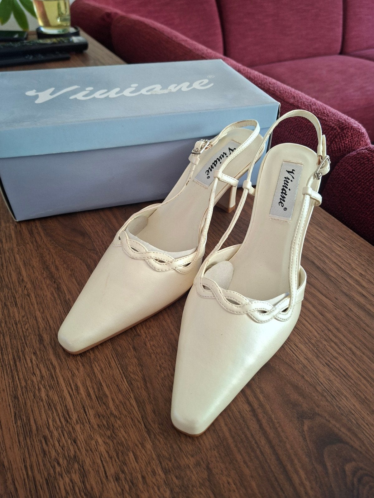 Viviane Crèmekleurige Pumps nieuw, Pumps, Beige, Ophalen of Verzenden, Zo goed als nieuw