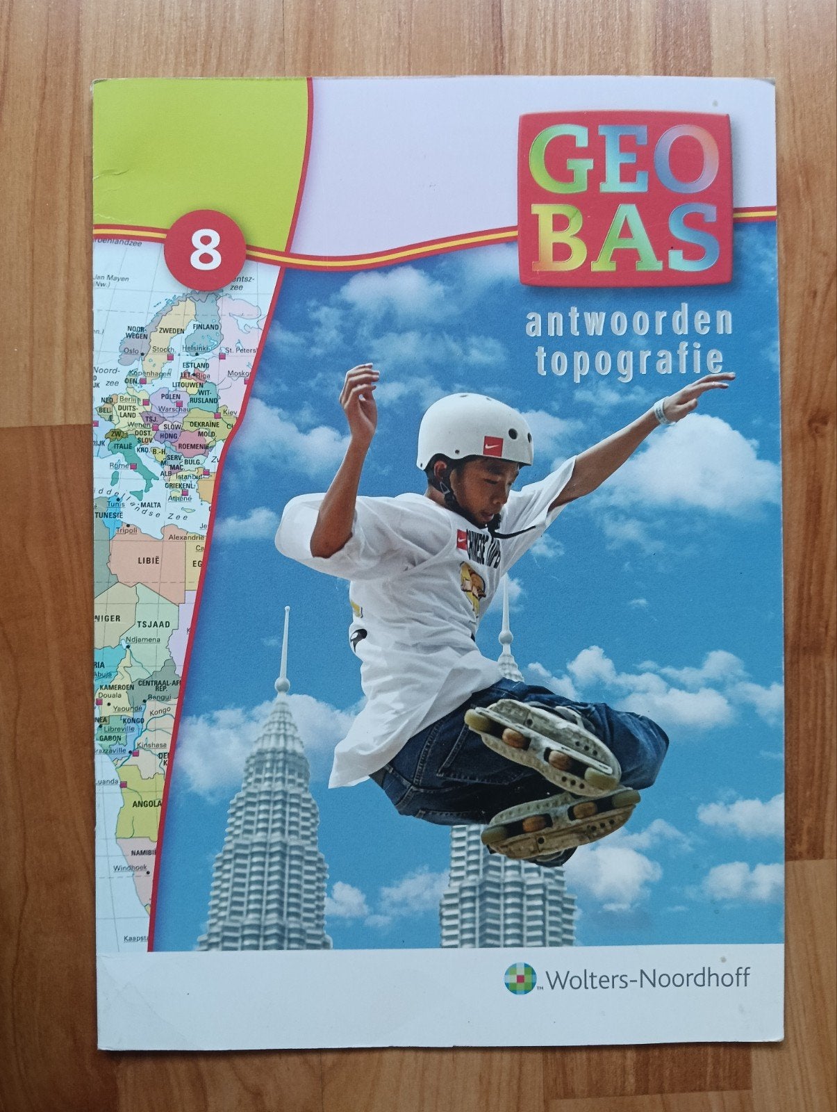 Geo Bas Antwoorden Topografie 8 - Wolters-Noordhoff, Boeken, Schoolboeken, Ophalen of Verzenden, Gelezen, Overige niveaus, Aardrijkskunde