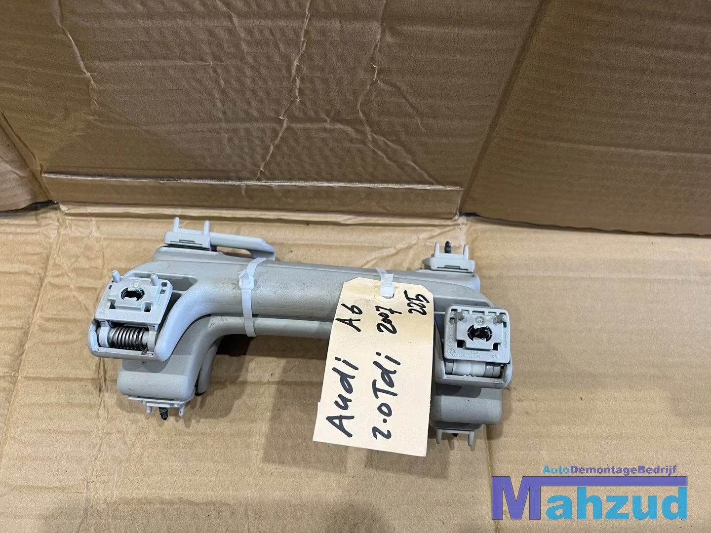 AUDI A6 C6 sedan hemel handgreep 2004-2011, Auto-onderdelen, Gebruikt, AUDI AG, Auto-Union-Strasse 1
85045  Ingolstadt, DE, Kundenbetreuung@audi.de
