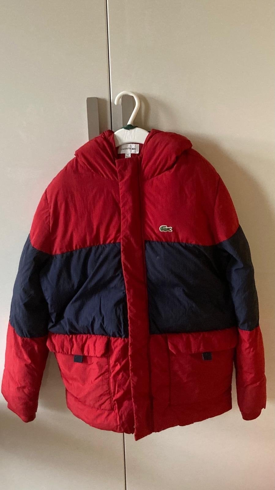 Lacoste winterjas rood/blauw/groen maat 152cm, Ophalen of Verzenden, Gebruikt, Jongen of Meisje, Jas