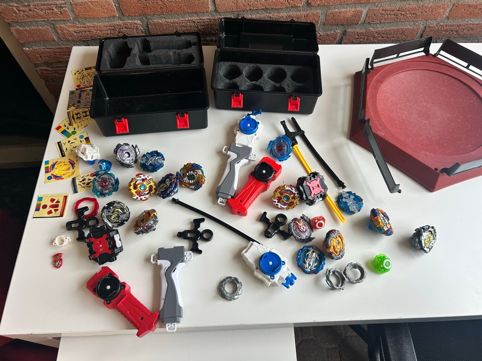 Grote Beyblade set met stadion en opbergkoffers, Ophalen, Gebruikt, Jongen of Meisje