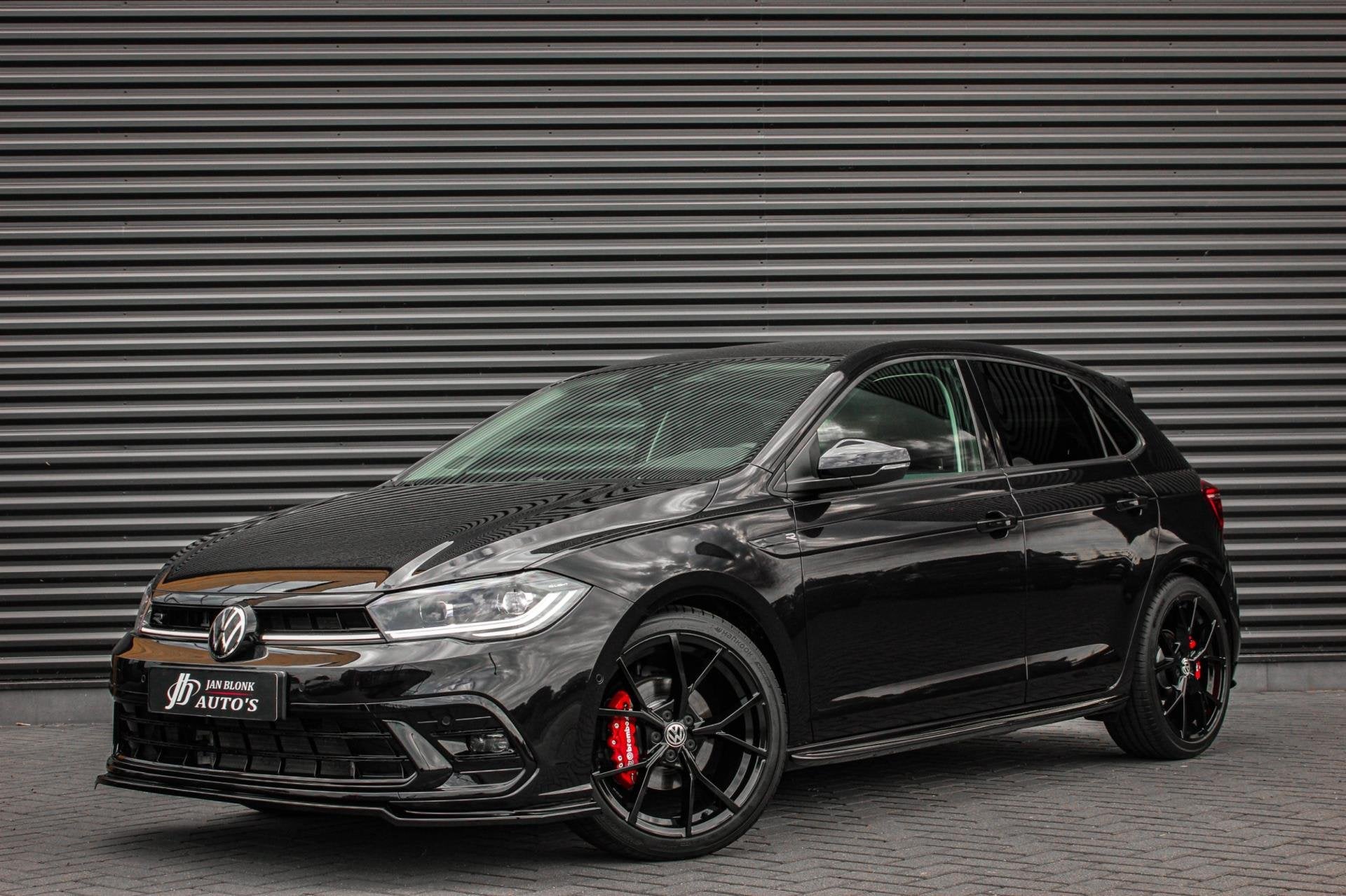 Volkswagen Polo 1.0 TSI 110PK DSG R-LINE / FULL BLACK / VERL, Dealer onderhouden, Stof, Zwart, Zwart