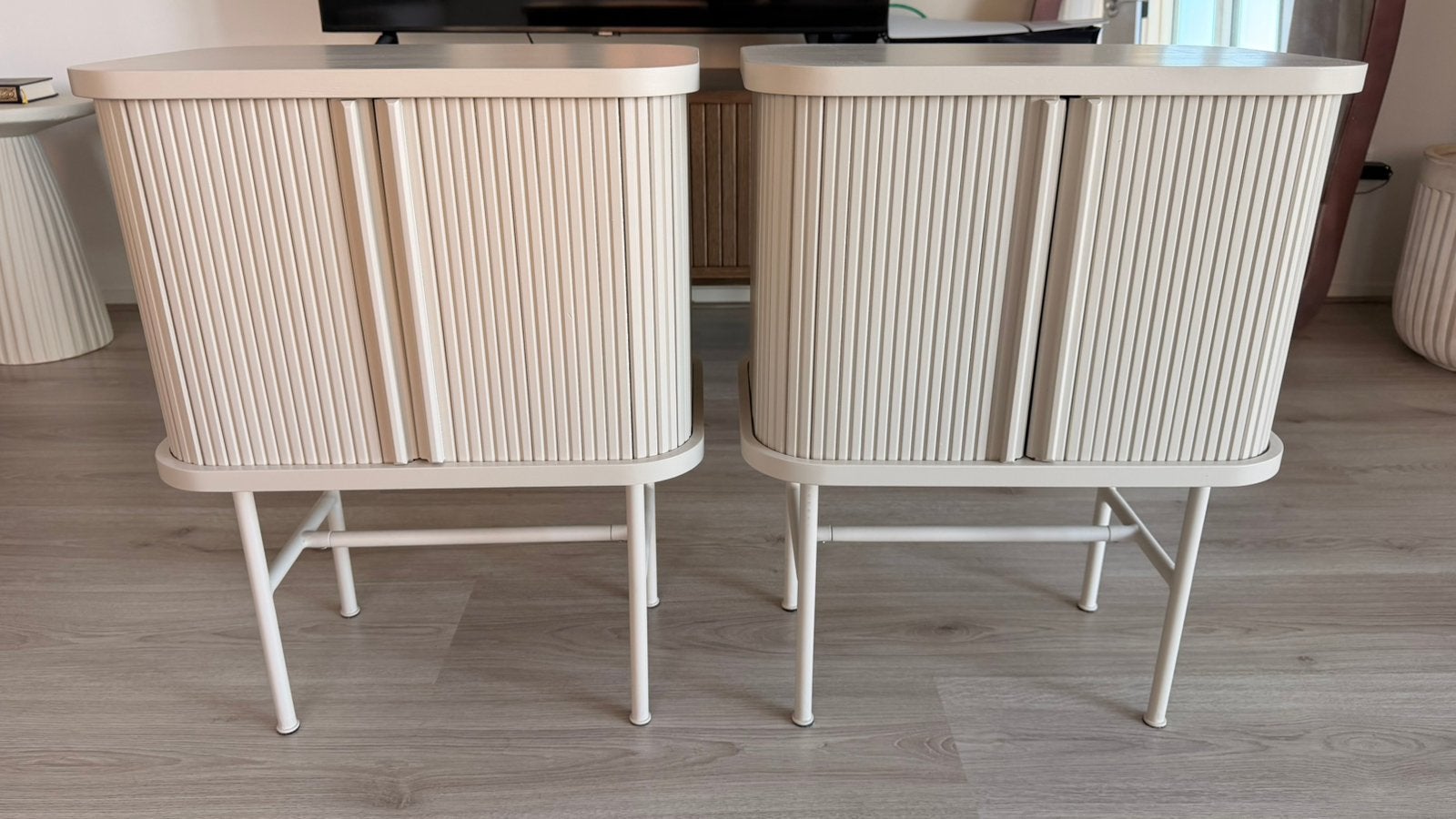 2 Nachtkastjes met Jaloeziedeurtjes ( h&m home), Ophalen, Nieuw, 55 tot 70 cm, 45 tot 65 cm