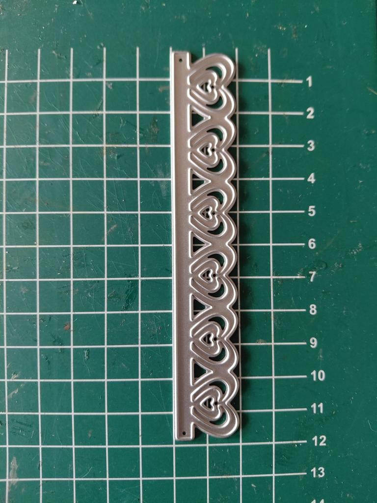 Snijmal rand hartjes - voor kaarten en scrapbooking, Ophalen of Verzenden, Nieuw, Gereedschap of Toebehoren