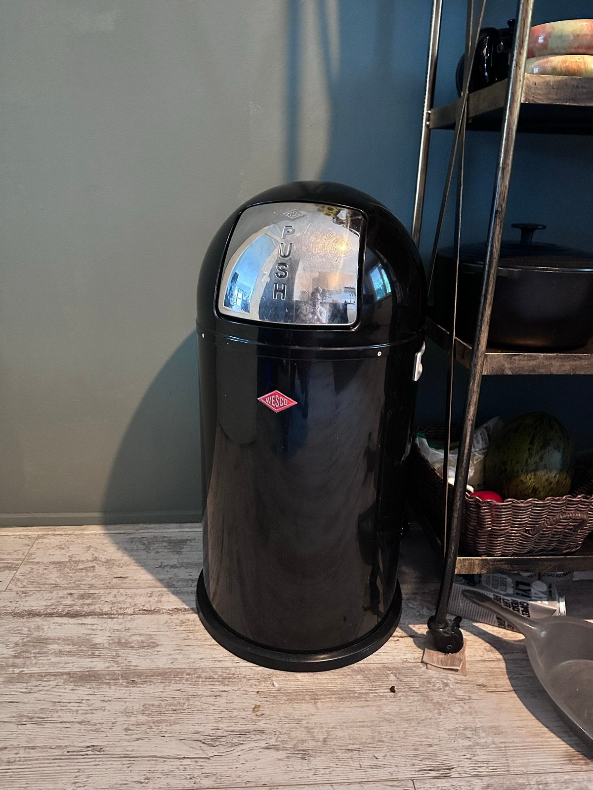 Wesco Pushboy prullenbak - Zwart, Gebruikt, Huis en Inrichting, Ophalen, Gebruikt, 40 liter of meer, 75 – 100