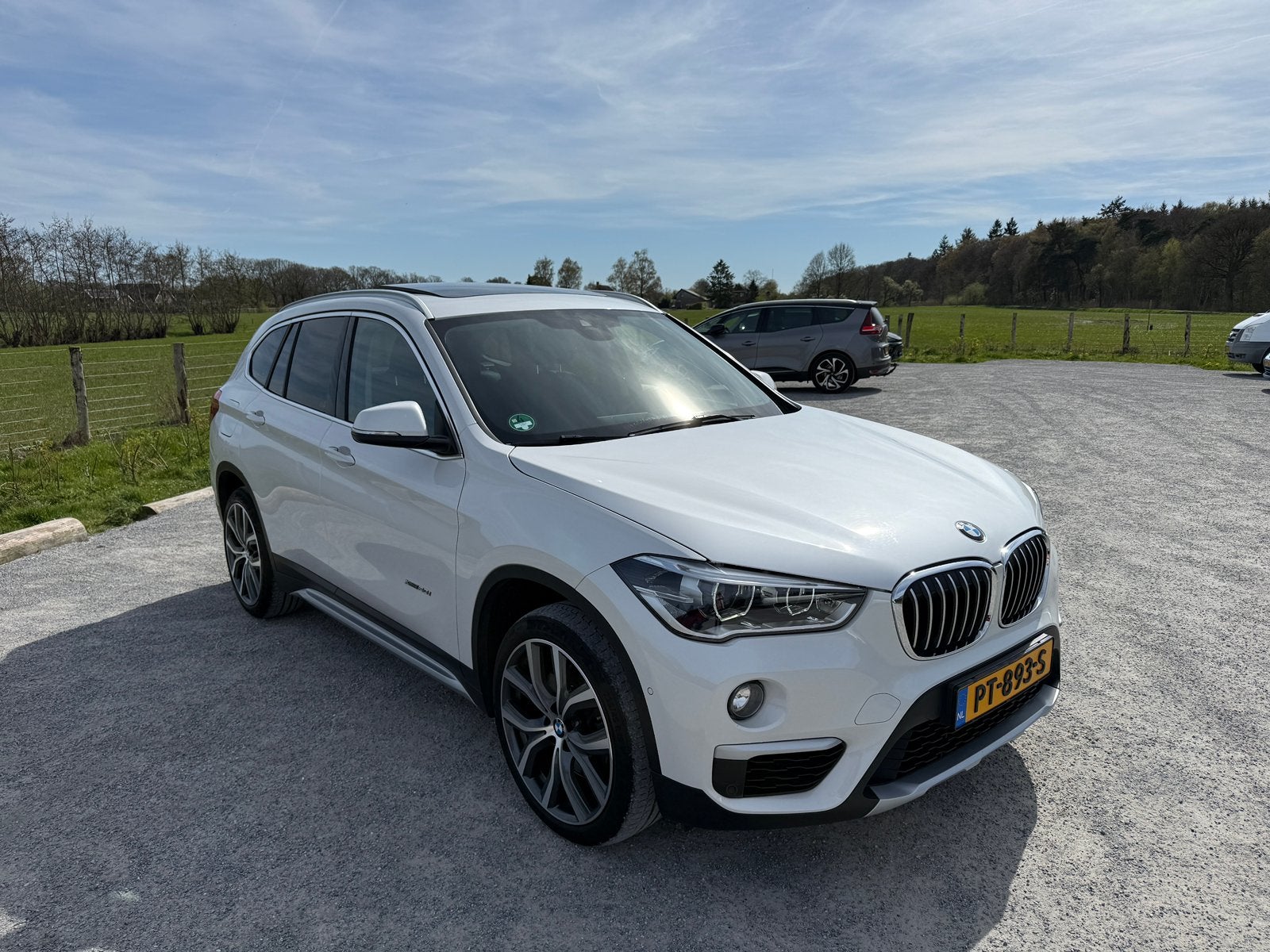 BMW X1 XDrive 192 PK AWD Head up Display, Trekhaak,, Auto's, 1998 cc, 2000 kg, Wit, Elektronische parkeerrem