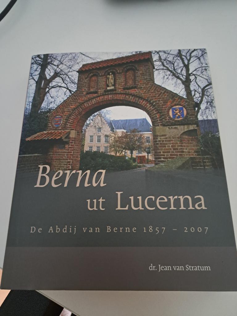 Berna ut lucerna - Abdij van Berne 1857-2007, Ophalen of Verzenden, Zo goed als nieuw