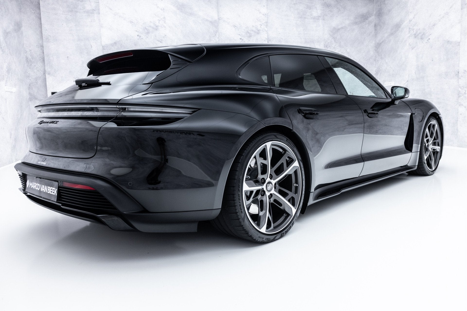 Porsche Taycan Sport Turismo GTS 93 kWh | Pano | Bose | Luch, Auto's, Automaat, 12 maanden, Gebruikt, Zwart