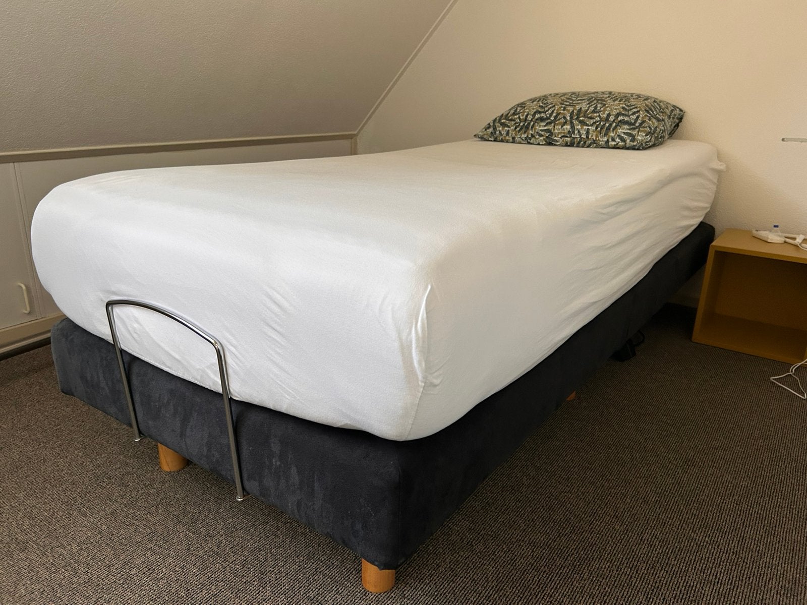 1 persoons bed electrisch verstelbaar, Ophalen, 90 cm, Eenpersoons, 210 cm