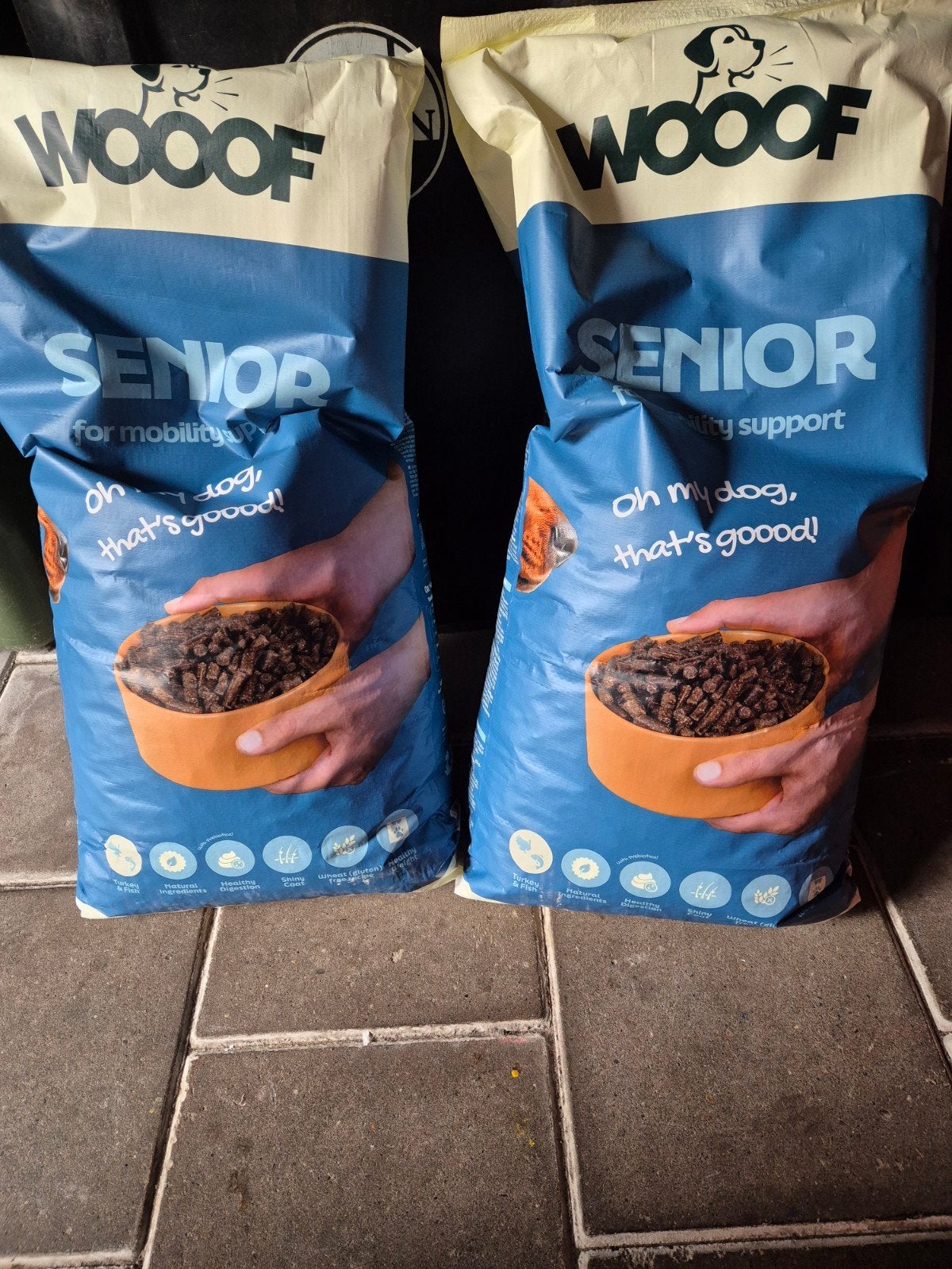 Wooof senior brokken 2 nieuwe en 1 halve zak., Dieren en Toebehoren, Ophalen, Hond