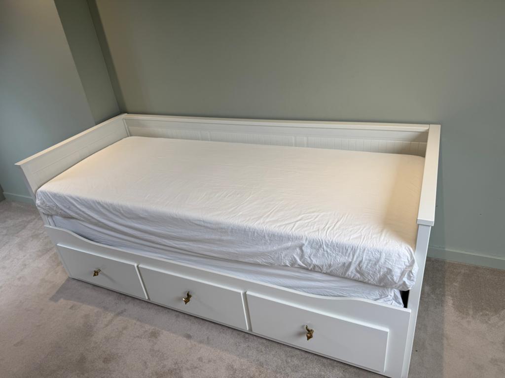 IKEA HEMNES bedbank met 3 lades wit, Huis en Inrichting, Slaapkamer | Bedden, Ophalen, Verstelbaar, Wit, Tweepersoons