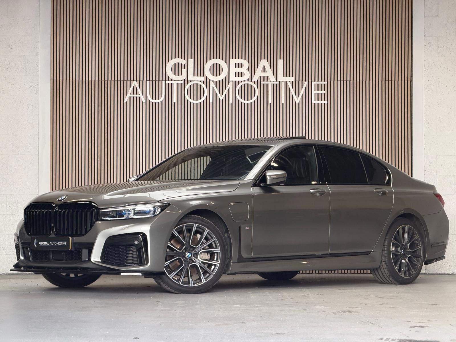 BMW 7-serie 745e High Executive - NL AUTO - M PAKKET - SCHUI, Auto's, Automaat, Dealer onderhouden, Achterwielaandrijving, Gebruikt