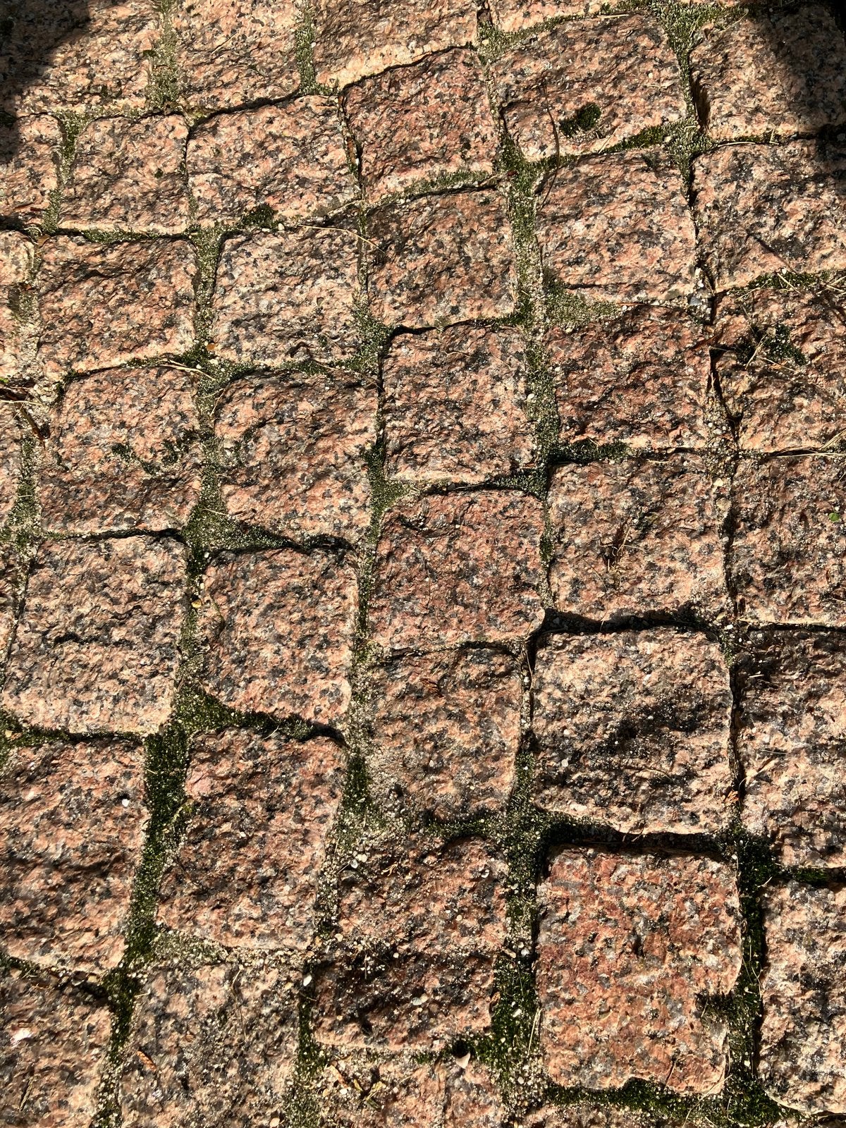 Gezocht: 100 Portugese granieten keitjes roze rood, Tuin en Terras, Ophalen, Gebruikt, Natuursteen, Klinkers