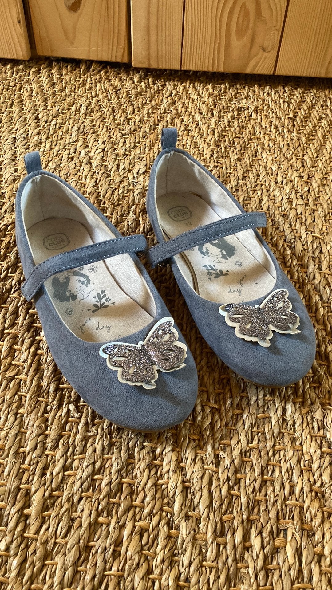 Blauwe nette schoenen met vlinder maat 32, Ophalen of Verzenden, Zo goed als nieuw, Meisje, Schoenen