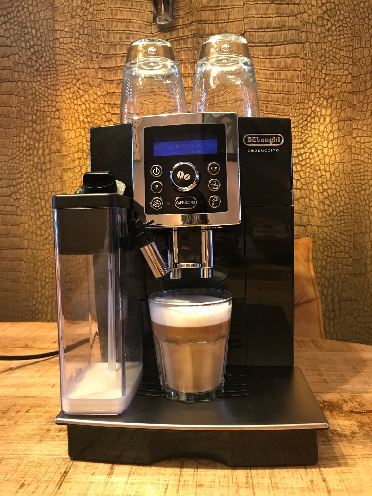 Delonghi Cappuccino  one touch Latte-Crème Bonenmachine, Witgoed en Apparatuur, Koffiezetapparaten, Gebruikt, 10 kopjes of meer