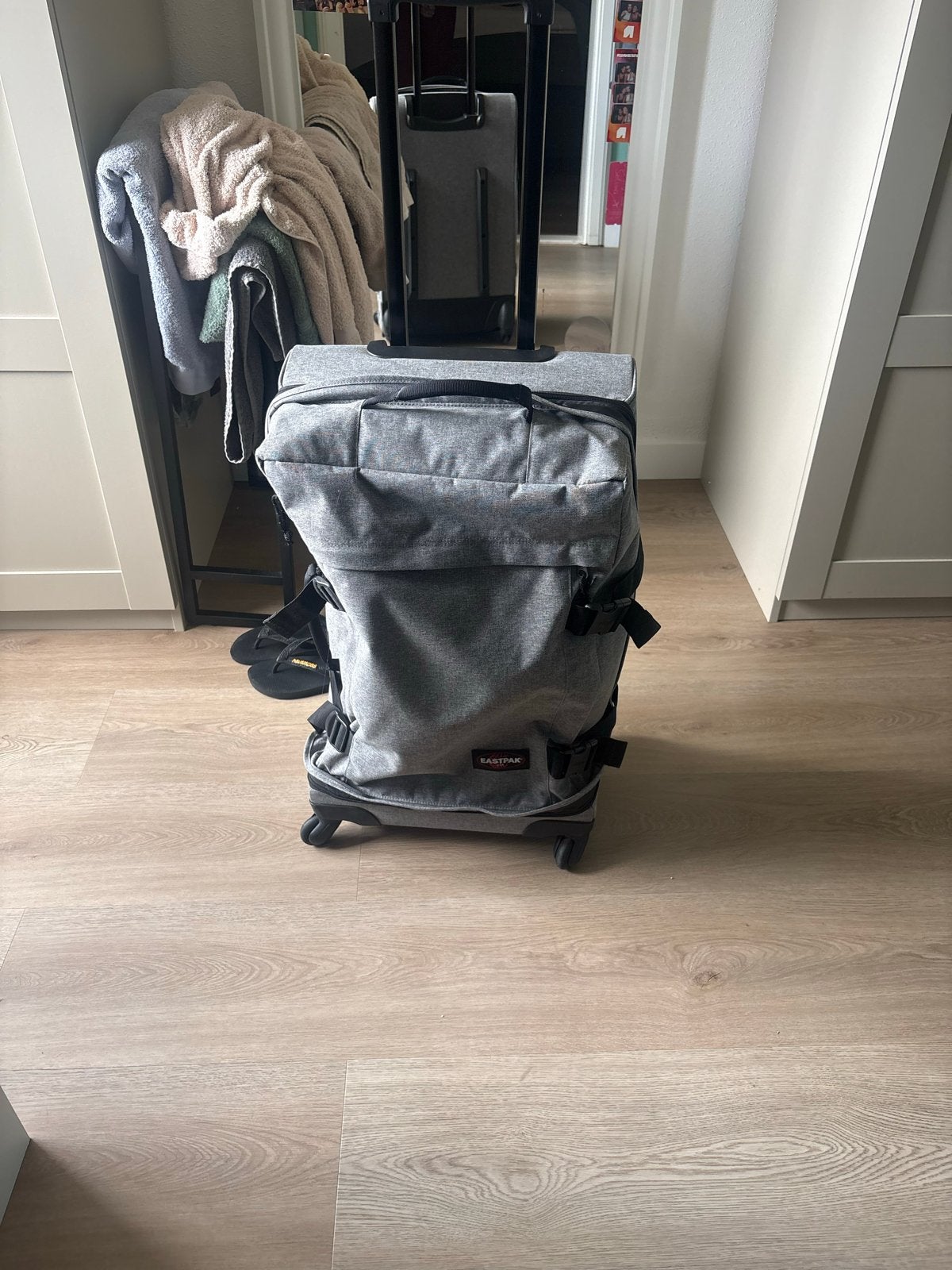 Eastpak reistas met wieltjes - Grijs, 60 tot 70 cm, Overige materialen, Gebruikt, Ophalen of Verzenden