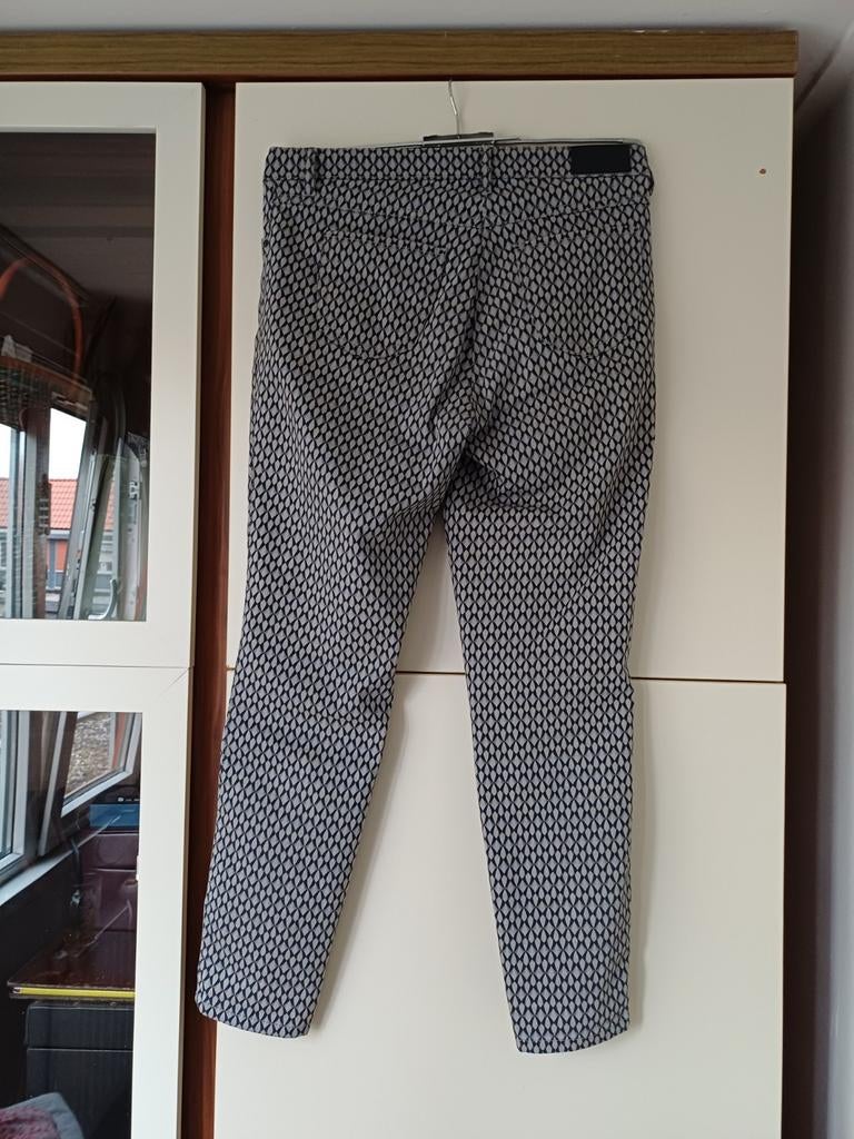 Prachtige broek. TONI. ZGAN, Kleding | Dames, Ophalen of Verzenden, Zo goed als nieuw, Maat 38/40 (M), Lang