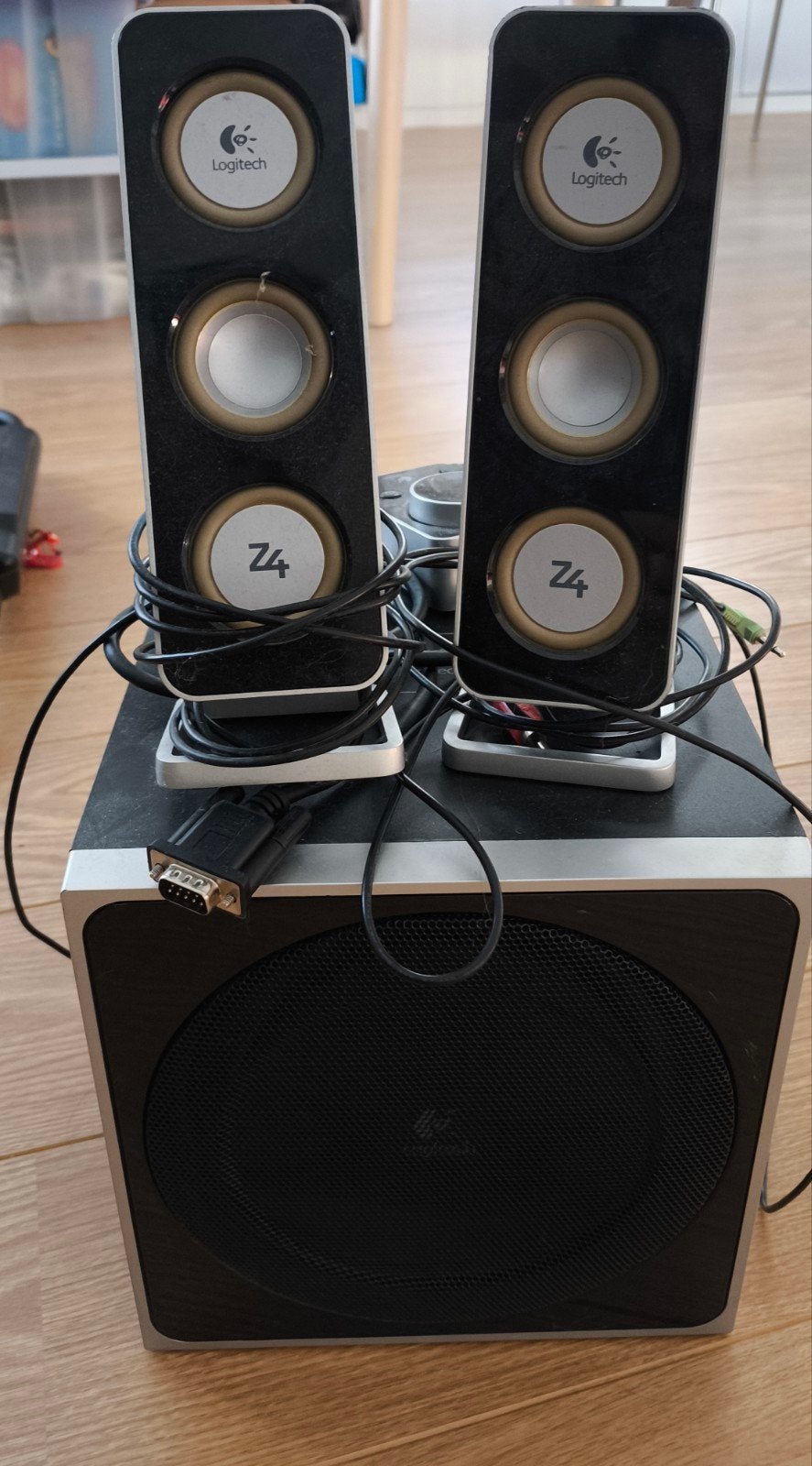 Logitech Z4 2.1 Luidsprekerset met Subwoofer, Computers en Software, Ophalen, Gebruikt, Audiokanaal 2.1, Logitech