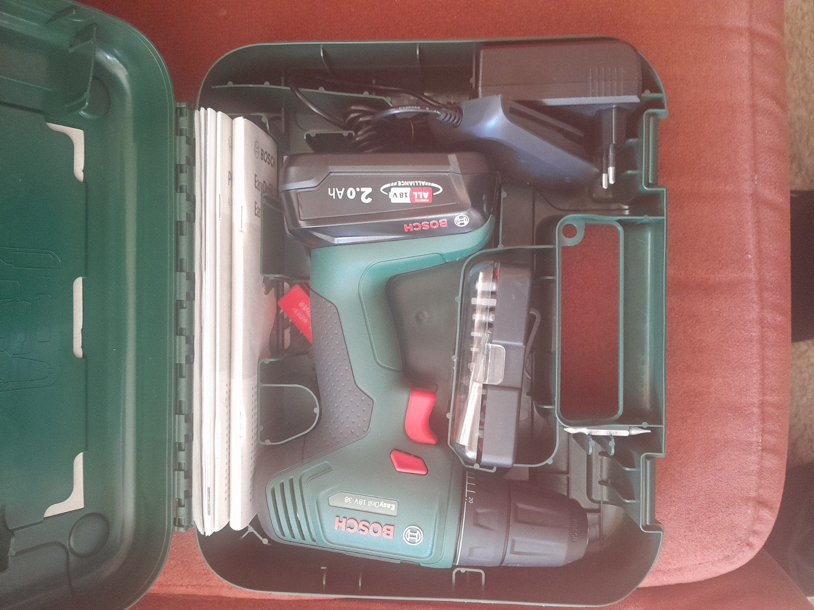 tk accuboormachine Bosch easydril 18v-38, Ophalen of Verzenden, Zo goed als nieuw, Boor- en Schroefmachine
