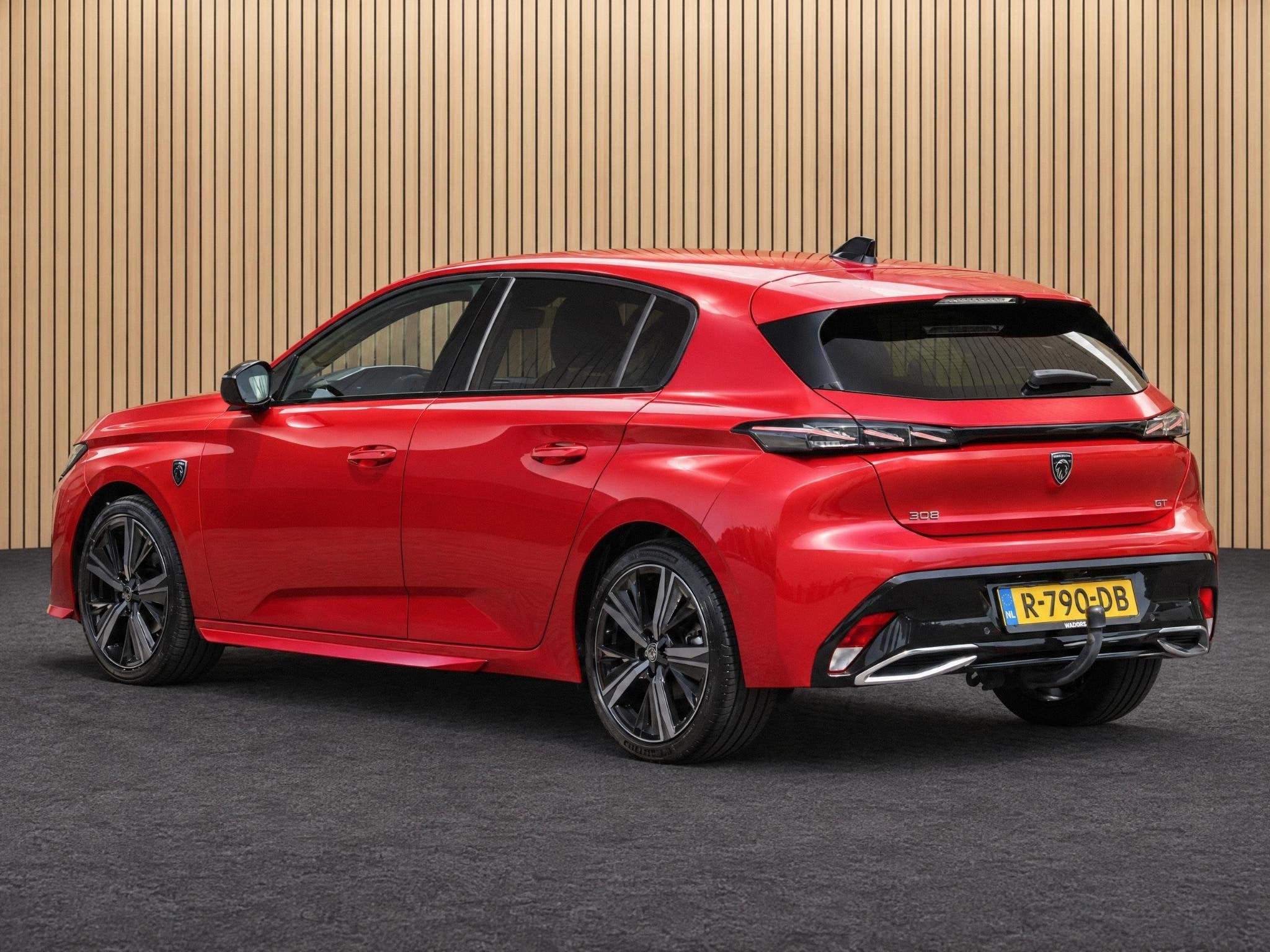Peugeot 308 1.2 PT 130pk GT Pack Automaat | Leder/Trekhaak/F, Auto diversen, Automaat, Benzine, Rood, Peugeot