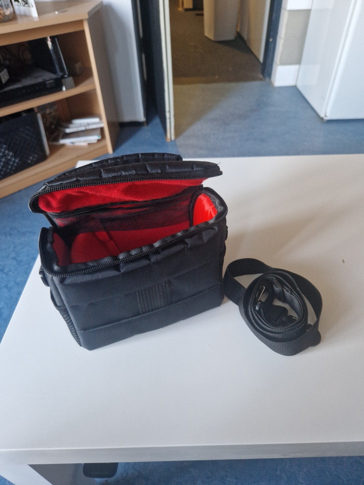 Compacte cameratas met schouderband - Zwart/Rood, Gebruikt, Gevoerd, Zwart, Schoudertas