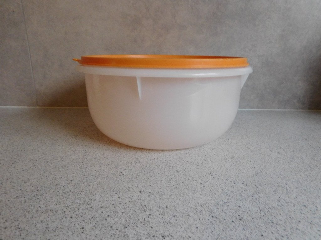 Tupperware Deeg Mixer of Beslagkom 3 liter Crème Oranje, Gebruikt, 300 ml, Beker of Kan, Ophalen of Verzenden