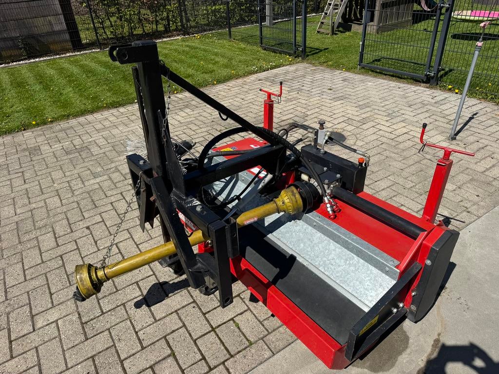 Kersten HFKM 1500 veegmachine voor achter de tractor, Ophalen
