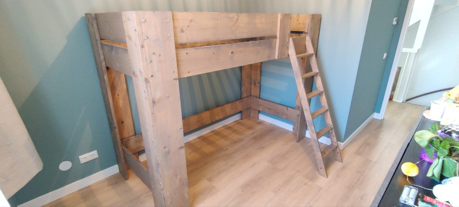 Robuuste steigerhouten hoogslaper 90x200 cm, Huis en Inrichting, Slaapkamer | Stapelbedden en Hoogslapers, Zo goed als nieuw, Hoogslaper