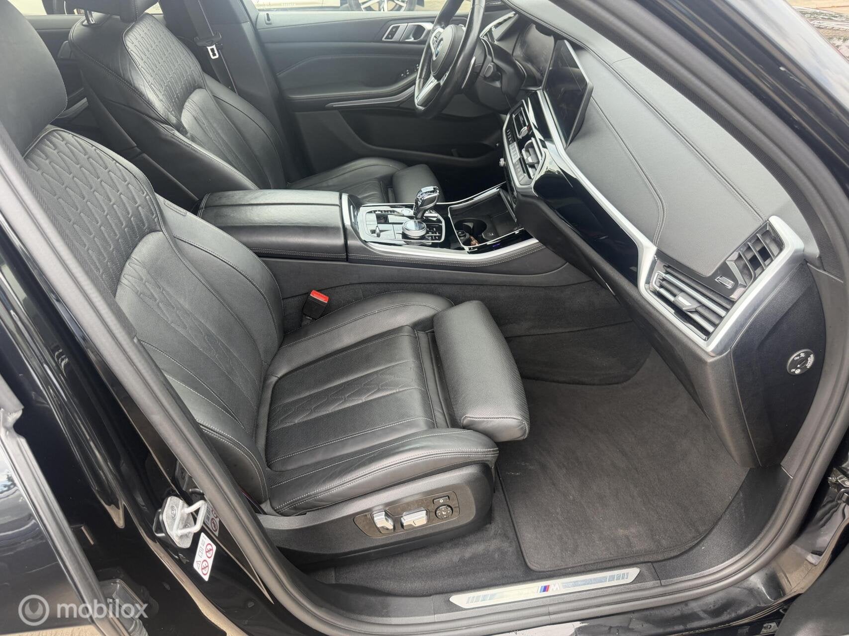 BMW X5 xDrive45e M-SPORT ACC/SKYLOUNGE/4WD STURING, Auto's, Gebruikt, 394 pk, Zwart, Leder