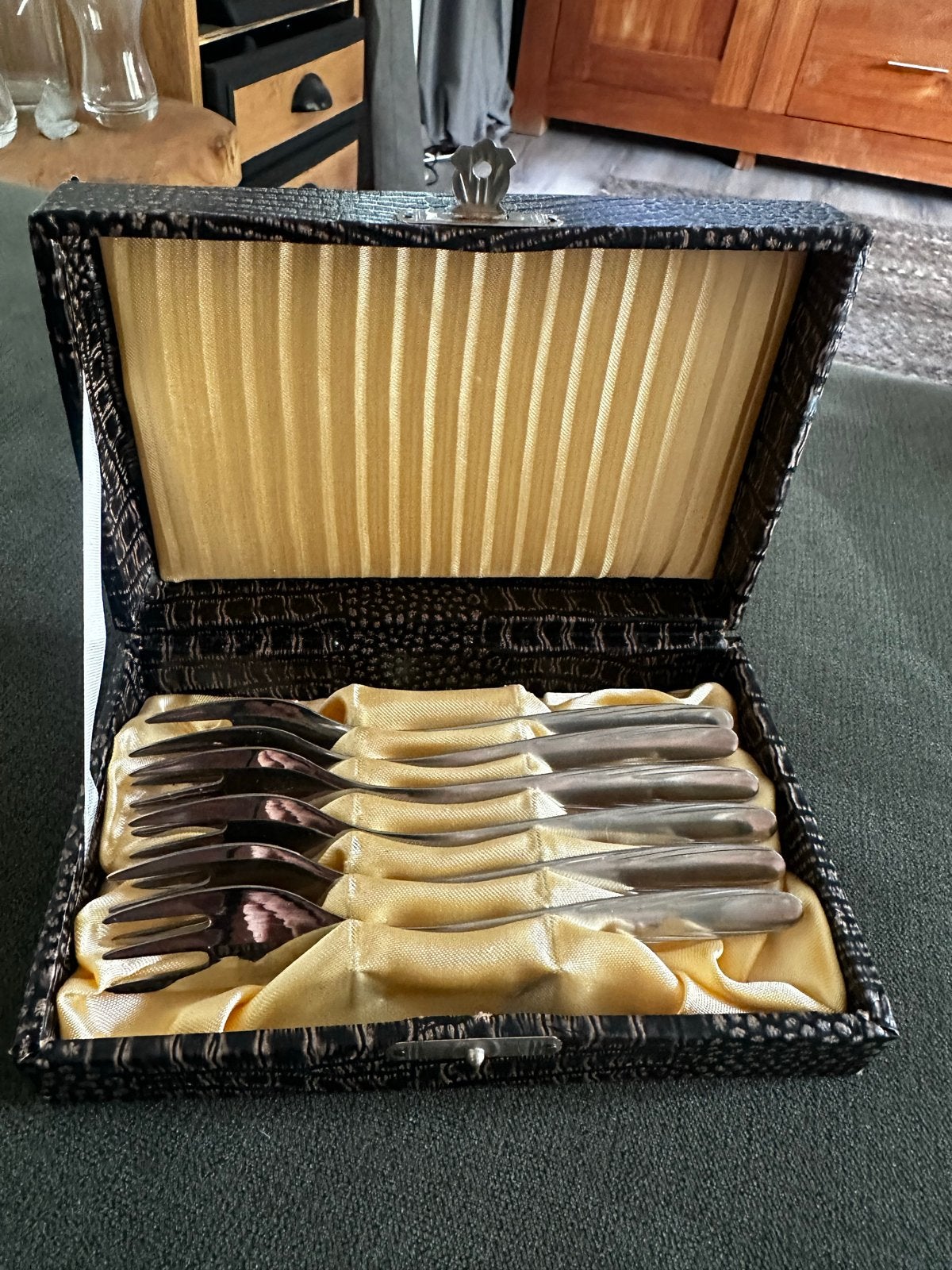 Vintage gebaksvorkjes set in krokodillenleren doos, Ophalen of Verzenden