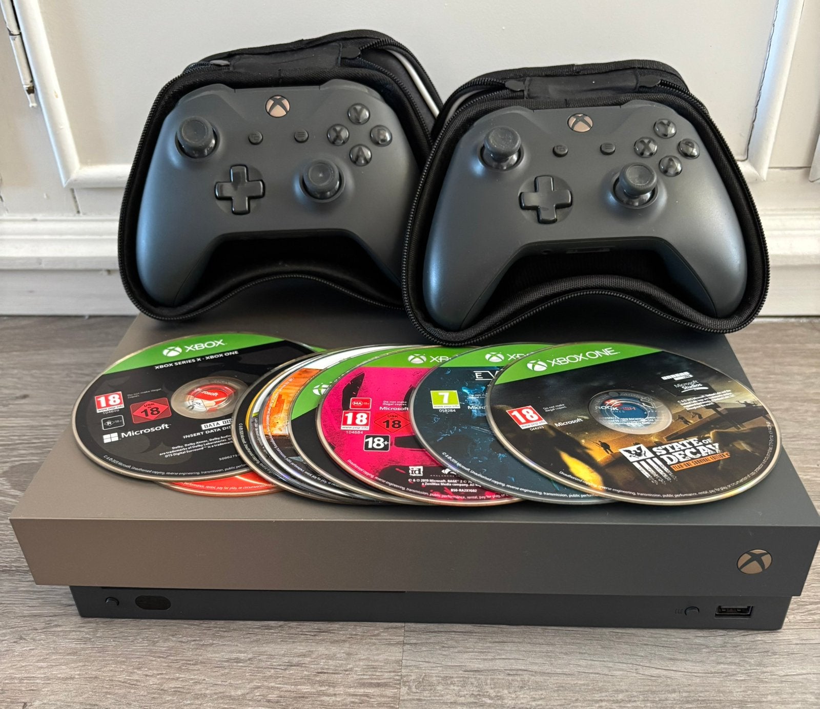 XBOX ONE X :Gold Rush edition, Spelcomputers en Games, Spelcomputers | Xbox One, Zo goed als nieuw, Xbox One X, 1 TB, Met 2 controllers