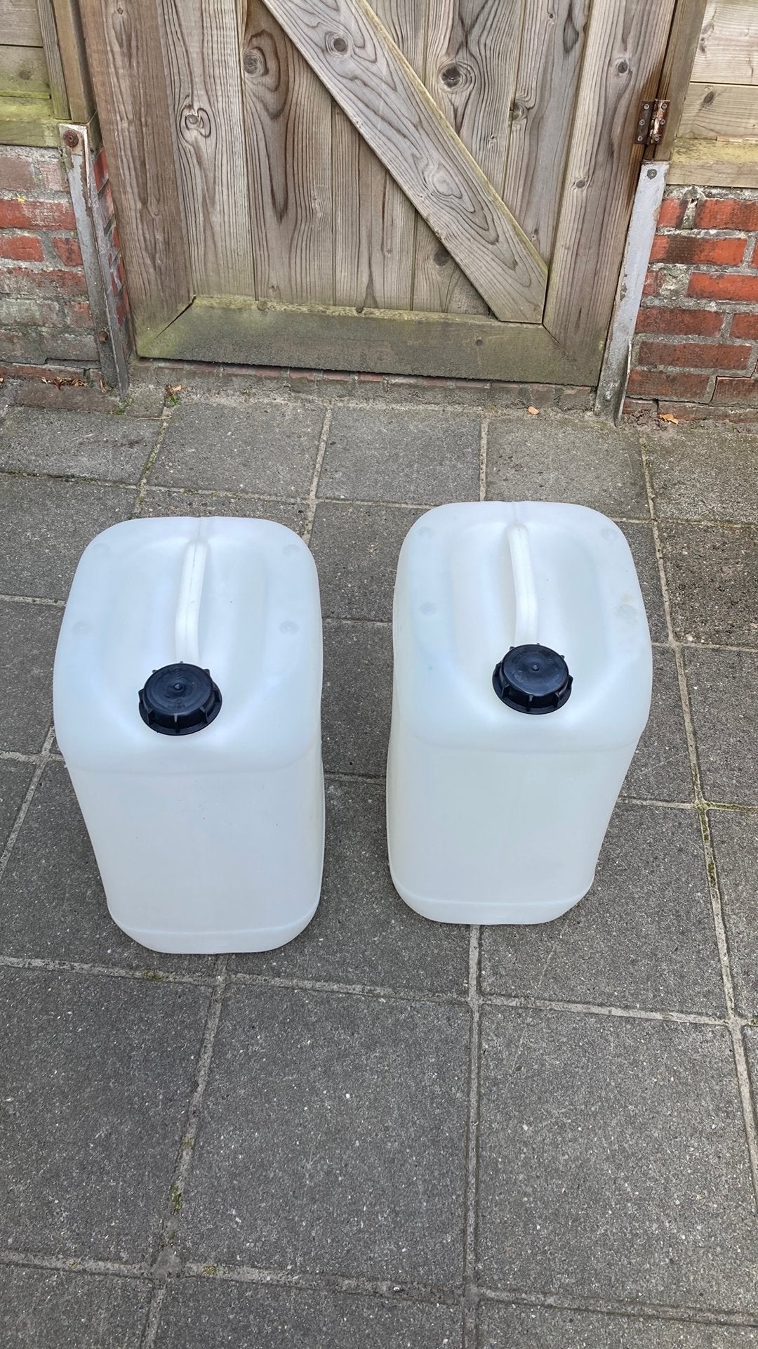2 Jerrycans 20 liter wit kunststof, Minder dan 75 liter, Ophalen, Gebruikt, Kunststof