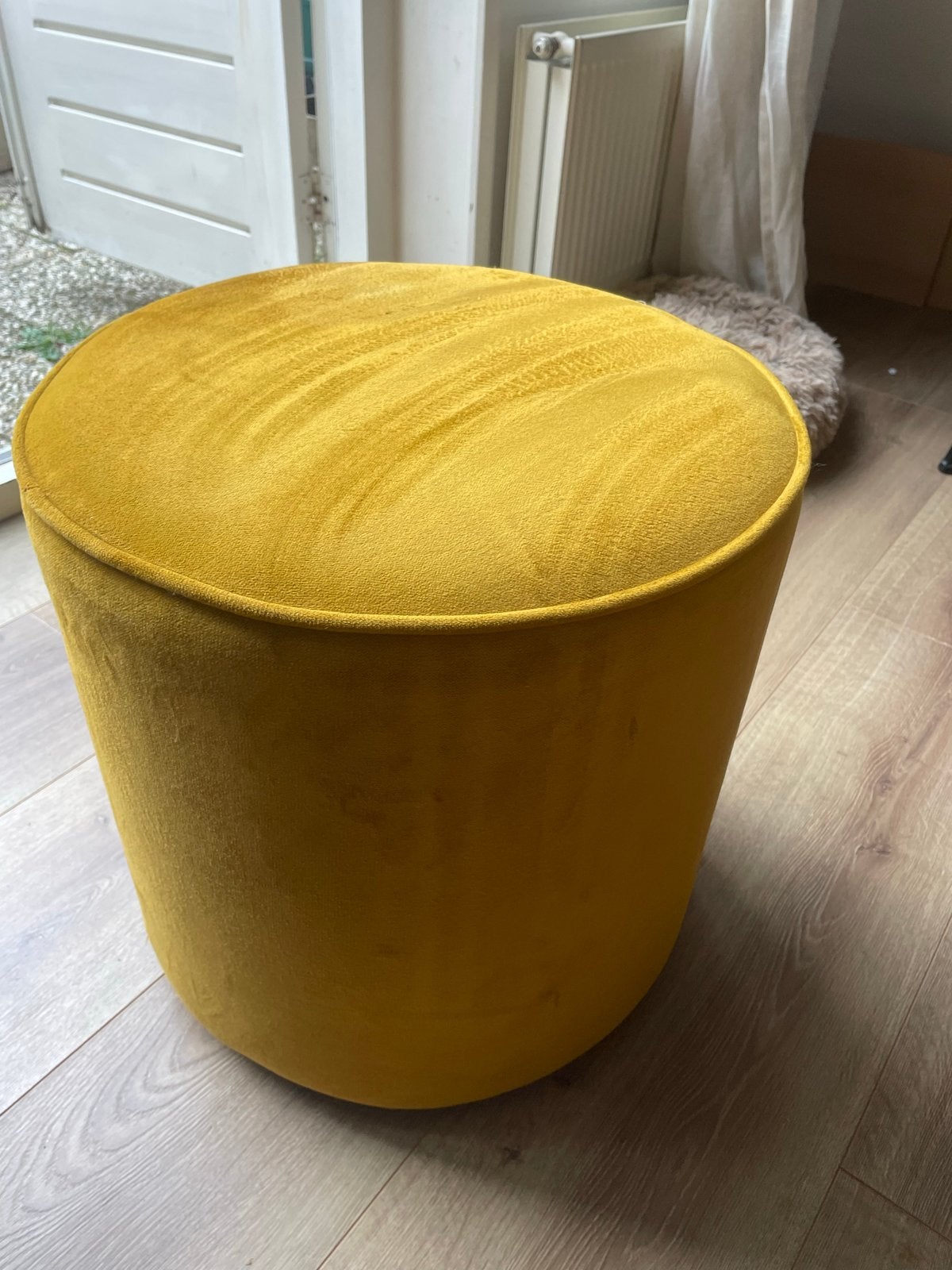 WOOOD Poef okergeel fluweel, Ophalen, Minder dan 50 cm, Gebruikt, Rond