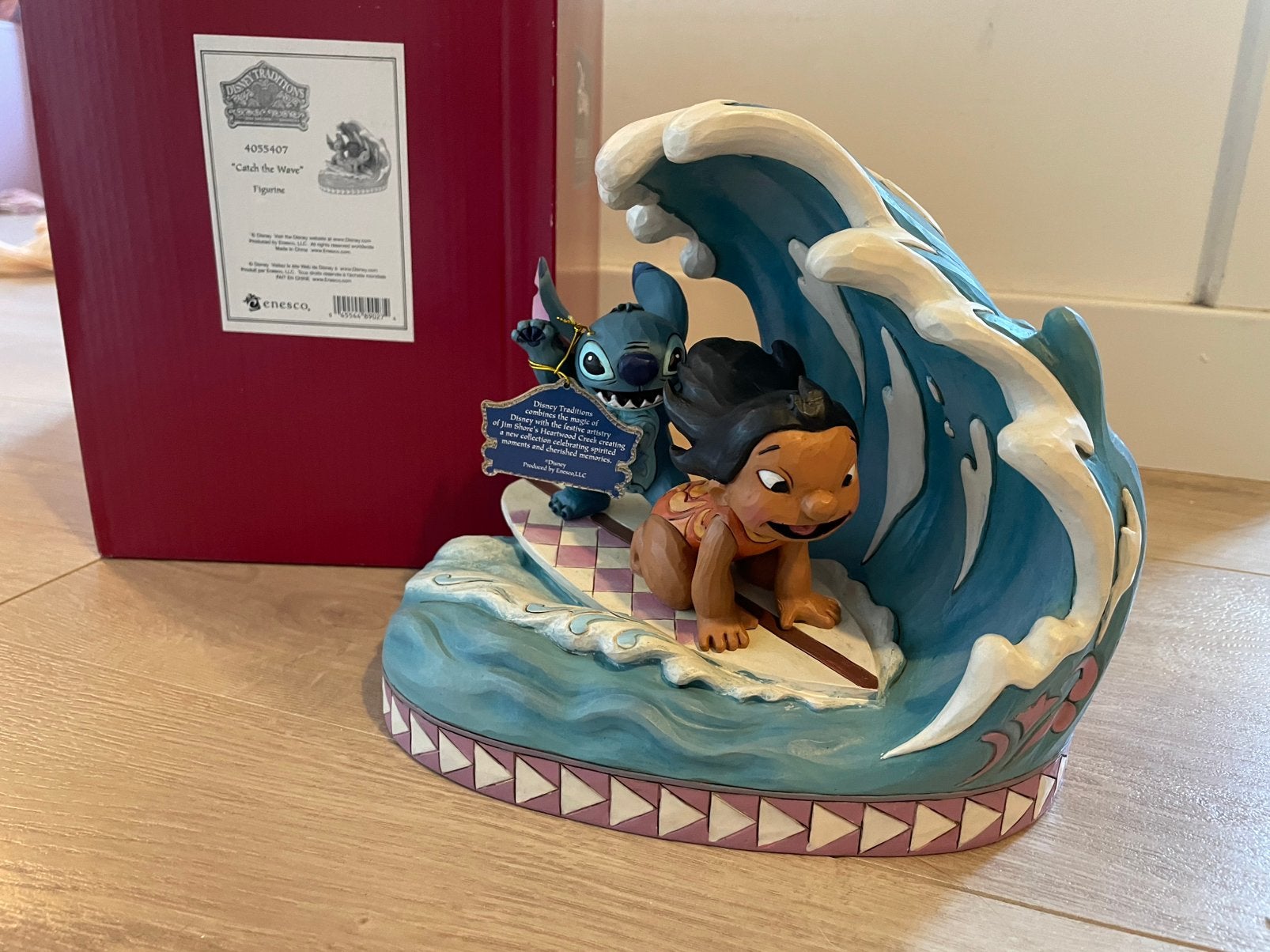 Disney Traditions Jim Shore stitch & lilo Catch the Wave, Ophalen of Verzenden, Overige figuren, Nieuw, Beeldje of Figuurtje