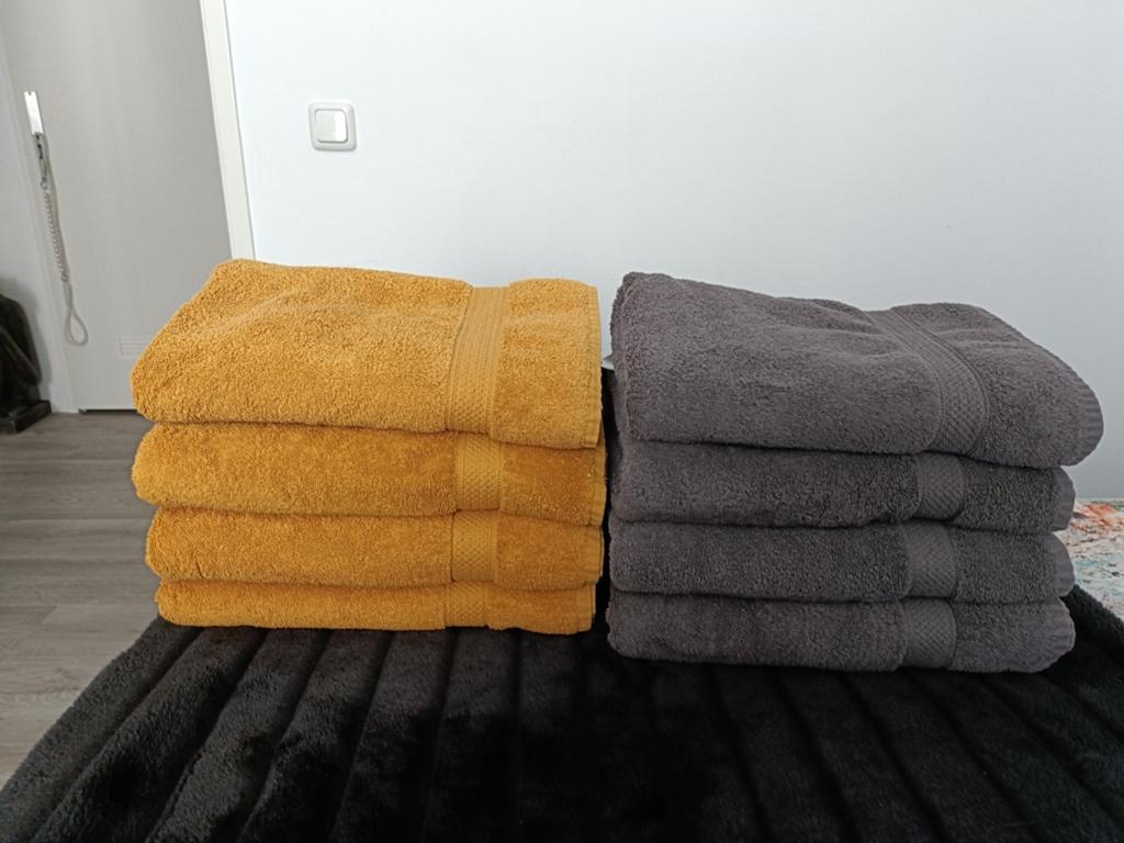 8 Hema handdoeken 70x140 cm - Geel en Grijs, Huis en Inrichting, Badkamer | Badtextiel en Accessoires, Ophalen of Verzenden, Gebruikt