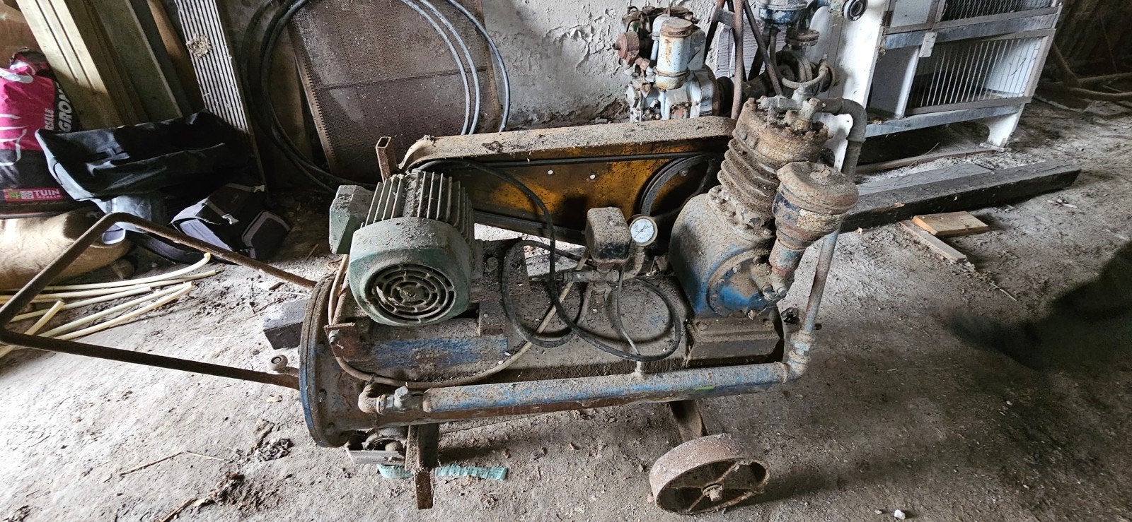 Vintage robuuste compressor - opknapper, Ophalen, Gebruikt, 6 tot 10 bar, 25 tot 100 liter