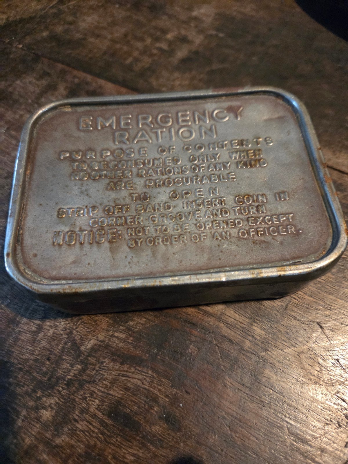 Brits WW2 Noodrantsoen Blik - Origineel Militair Item, Ophalen of Verzenden, Landmacht, Engeland, Overige typen