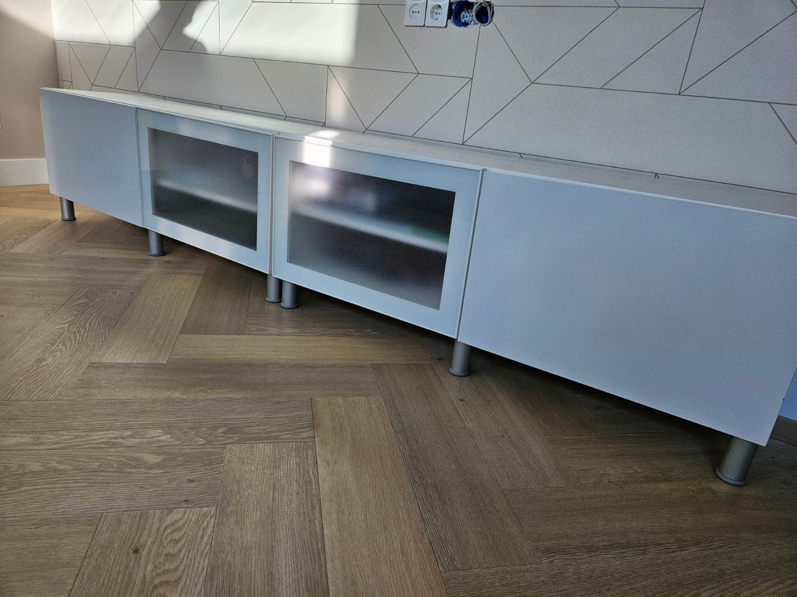 Ikea Besta TV meubel 240cm breed met glazen deuren, Huis en Inrichting, Woonaccessoires | Cd- en Dvd-rekken, Ophalen, Gebruikt