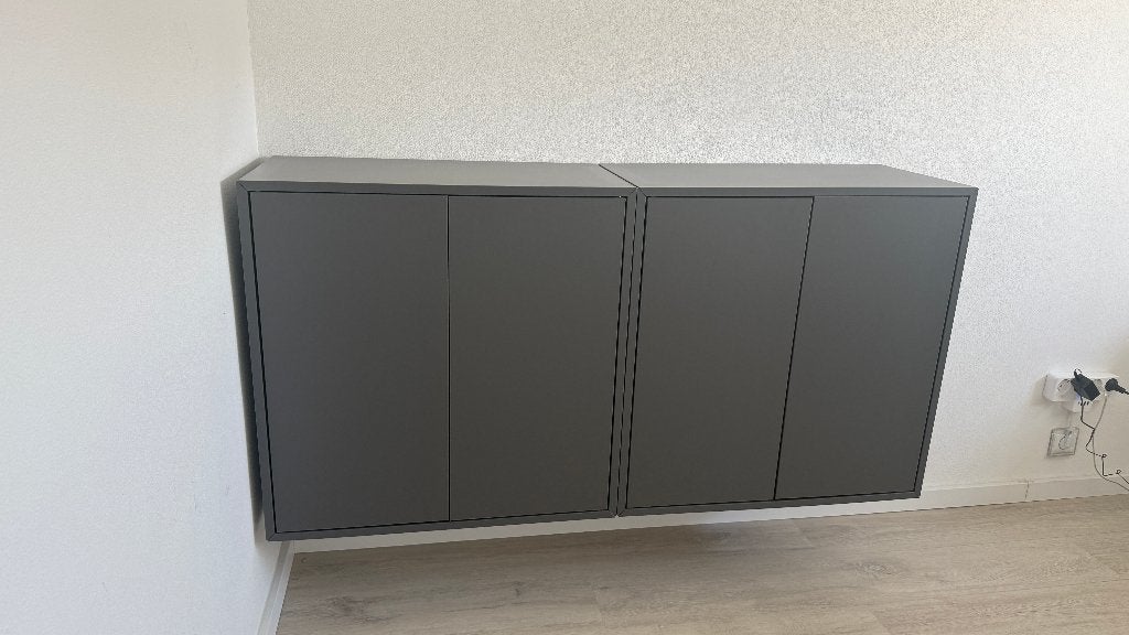 Grijze (hang)kast, Huis en Inrichting, Kasten | Wandmeubels, Ophalen, Kunststof, Met deur(en), Zo goed als nieuw