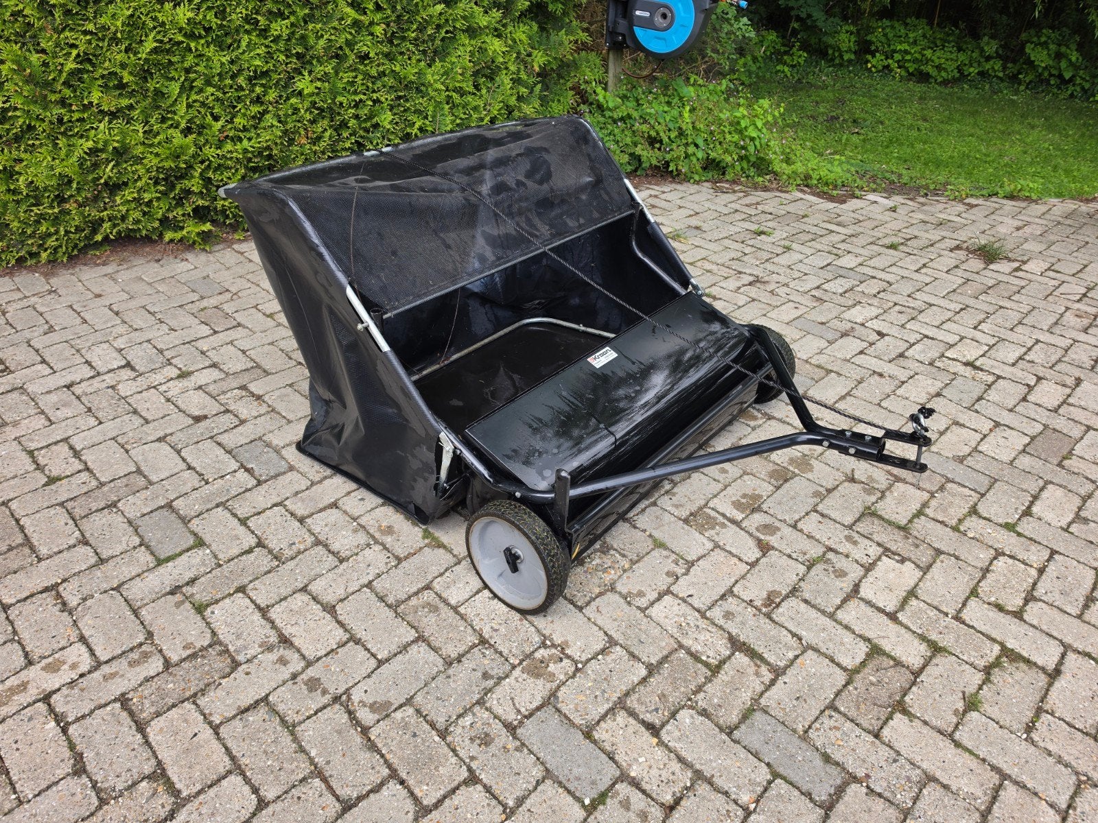Husqvarna veeger/sweeper met opvangbak 107cm, Ophalen, Zo goed als nieuw, Husqvarna