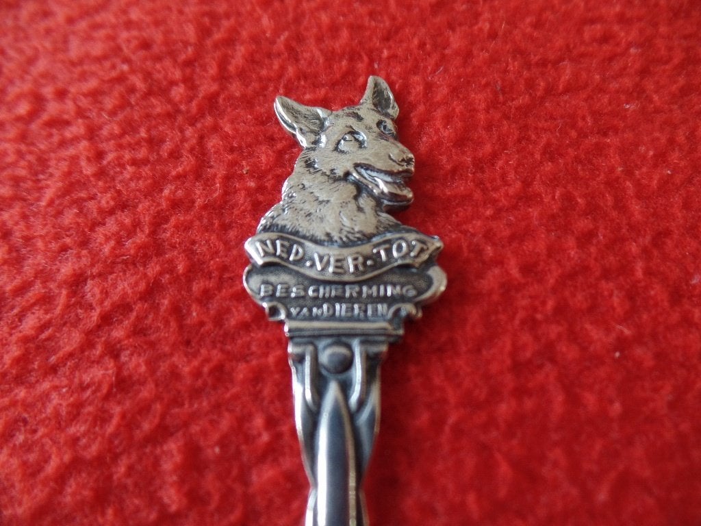 Lepeltje Herdershond – Ned. Ver. Tot bescherming van dieren, Antiek en Kunst, Antiek | Bestek, Ophalen of Verzenden