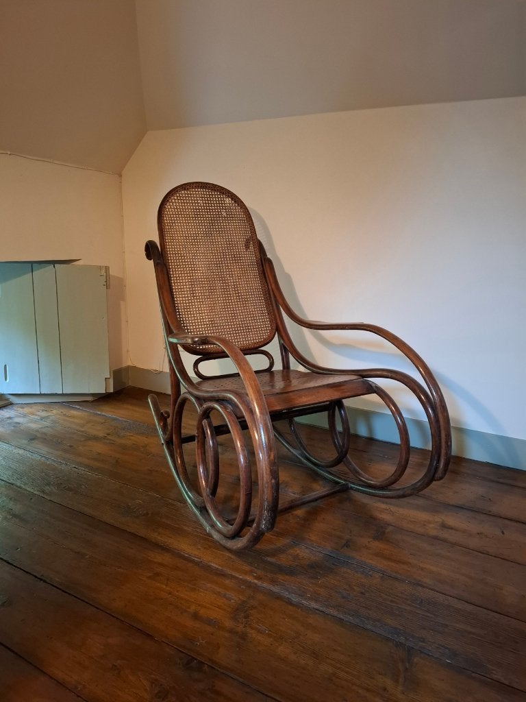Thonet schommelstoel, Ophalen