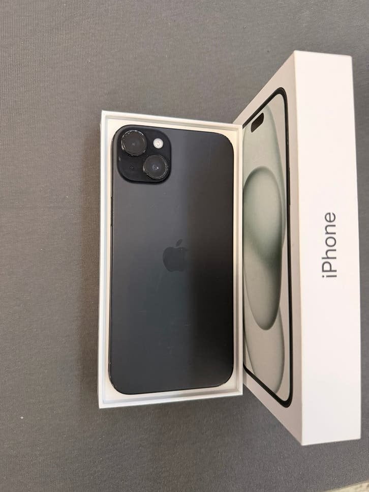 iPhone 15+ Zwart - Kleine barst achterkant, gebruikerssporen, Telecommunicatie, Mobiele telefoons | Apple iPhone, 256 GB, Gebruikt