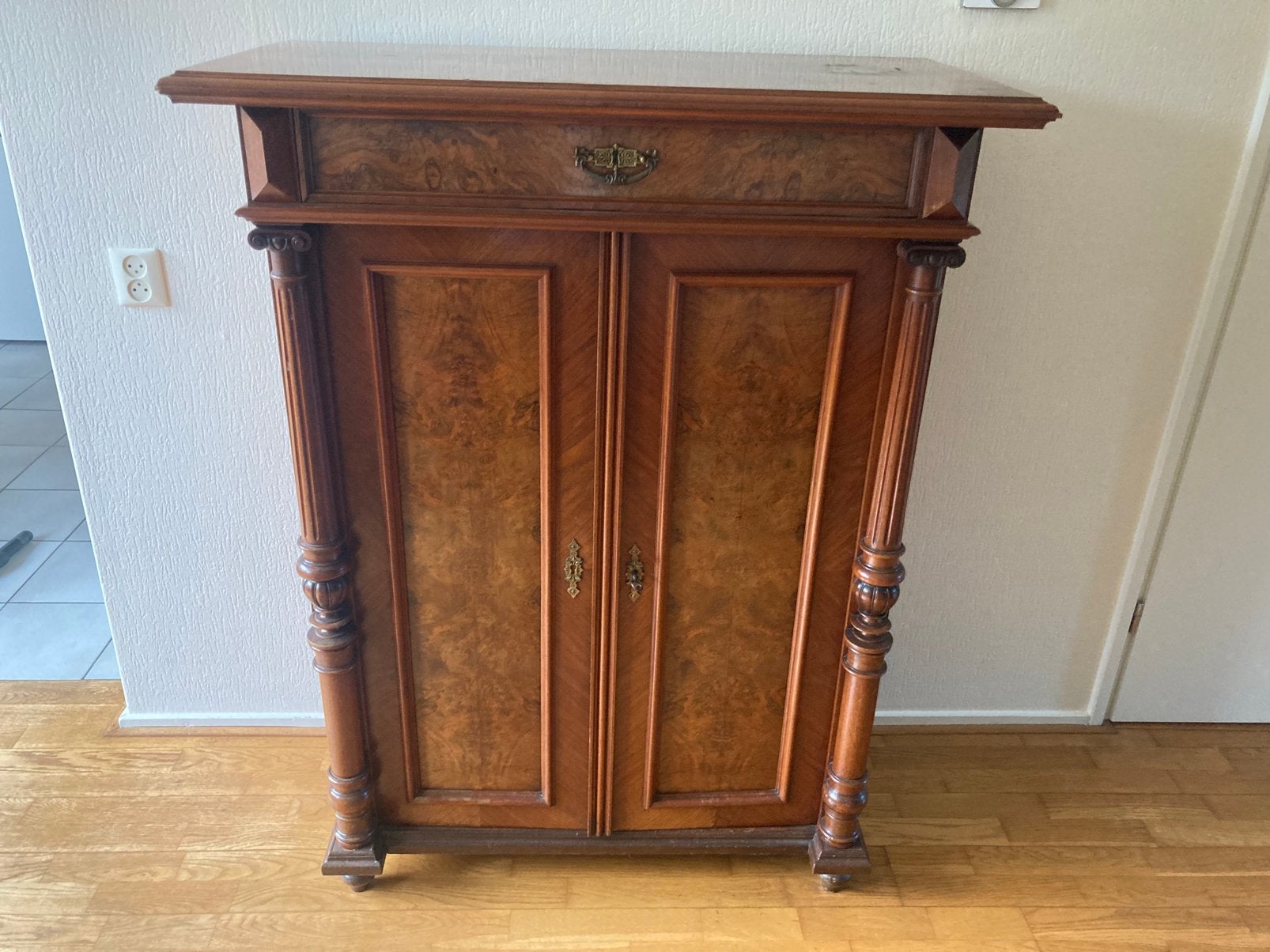 Antieke kast, Ophalen