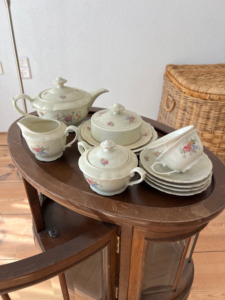 Brocante theeservies, Ophalen