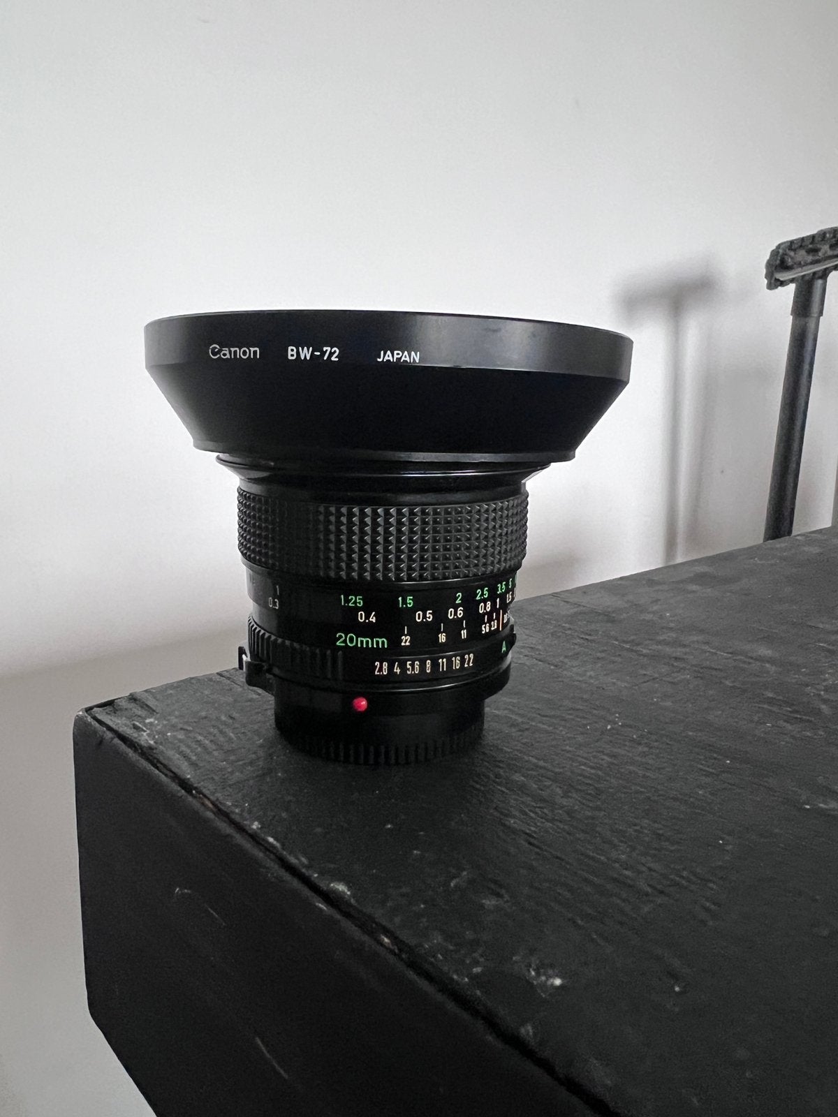 Canon fd lens 20mm f2.8, Ophalen of Verzenden, Zo goed als nieuw, Groothoeklens