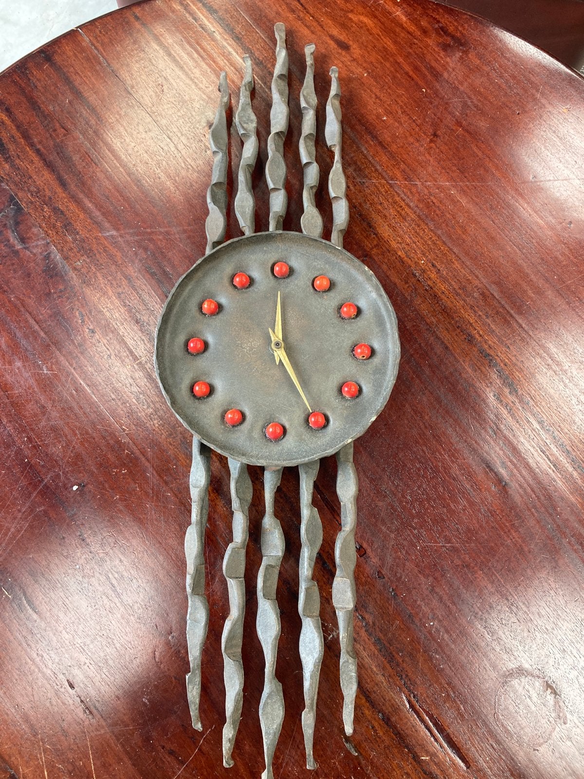 Vintage Brutalist Wandklok met Rode Accenten, Ophalen of Verzenden