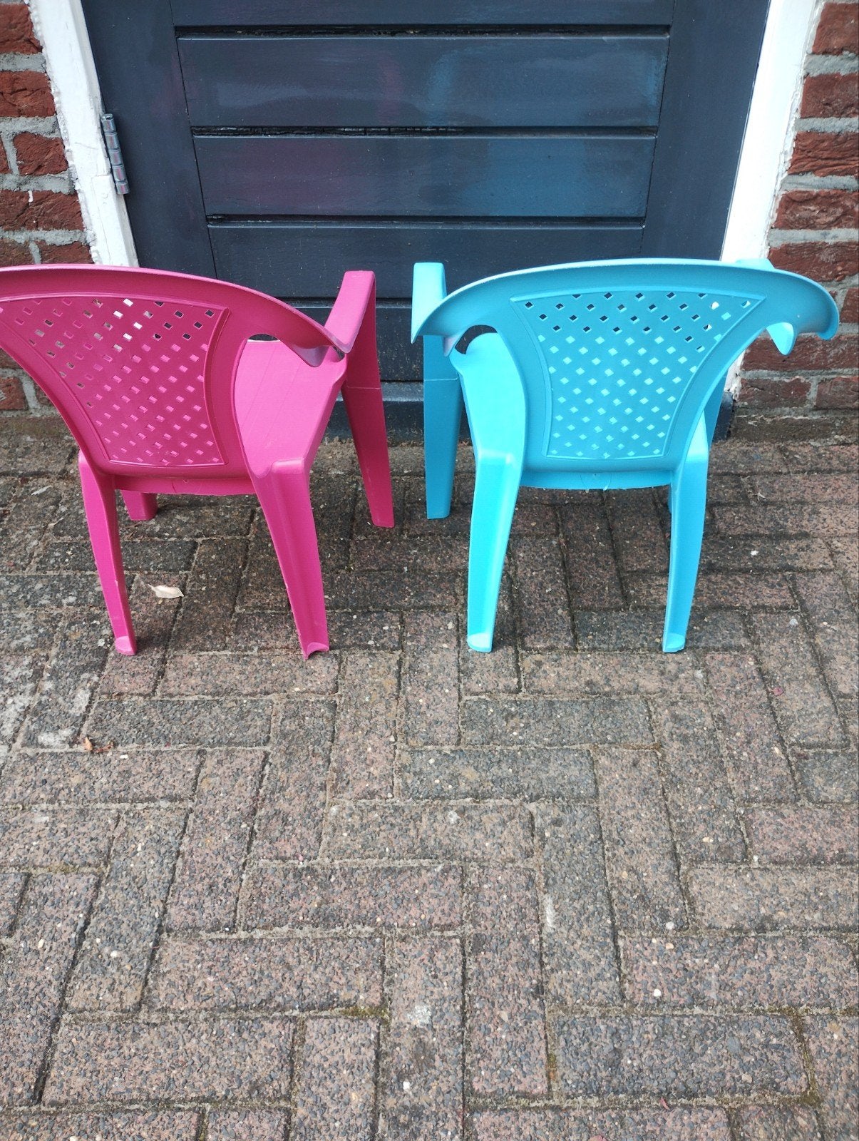 2 plastic kinderstoelen - Roze en Blauw, Ophalen, Gebruikt
